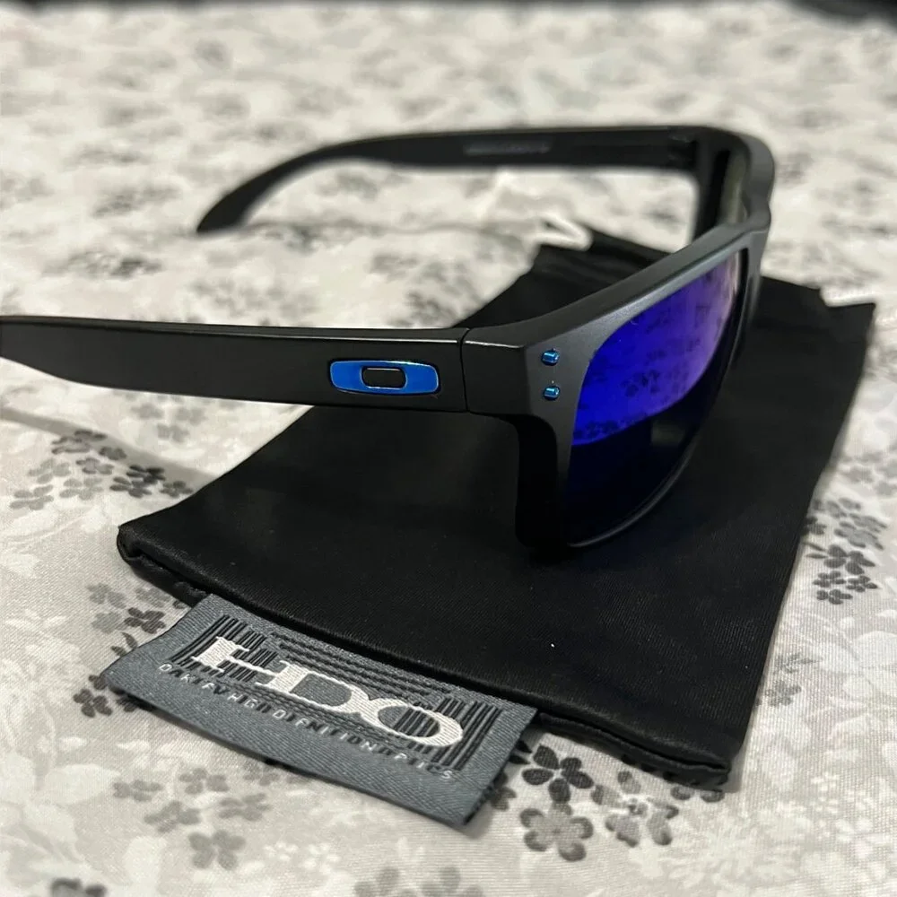 Oakley Men's Black and Blue Sunglasses - Picture 4 of 12